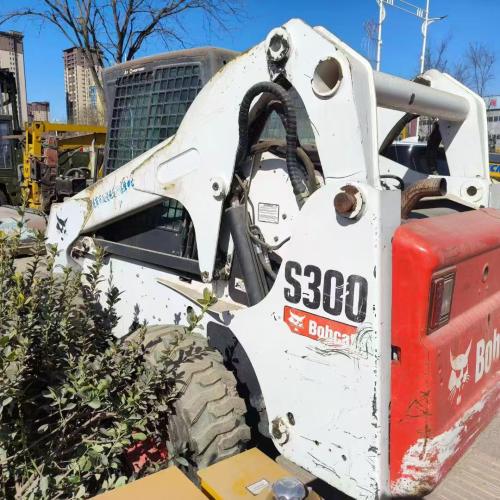 BOBCAT S300 Compact Skid Steer Loader 